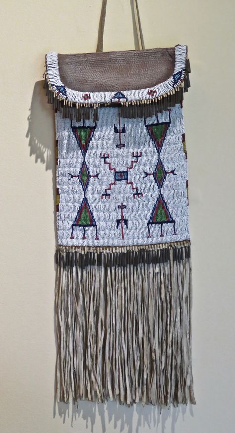 Arapaho, late 19th cent. Cheyenne Beadwork, Beaded Pouch Bag, Native Designs, Beaded Pouch, Plains Indians, Native American Pictures, Bead Tutorials, Native American Artifacts, Native American Beadwork