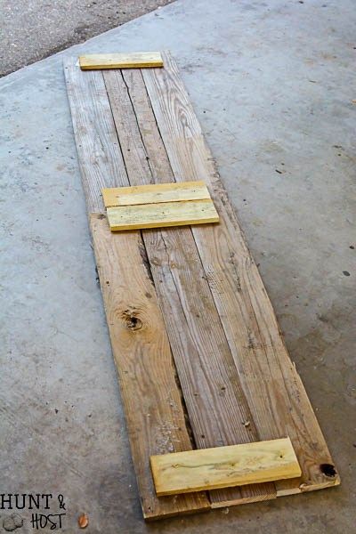 How To Make Large Wood Signs, Pallet Door Signs, Fall Outdoor Signs Wooden Diy, Look What I Made Sign Diy, Fall Front Porch Signs Wooden Diy, How To Make A Welcome Sign For Porch, Wood Porch Signs Diy, Pallet Signs Diy Outdoor, Diy Signs Wooden