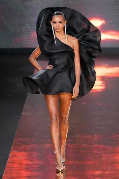 Fashion Show Dresses, Runway Fashion Couture, Collection Couture, Fashion Design Collection, Stephane Rolland, Elegante Casual, Spring Summer 2023, Couture Designers, Illustration Fashion Design