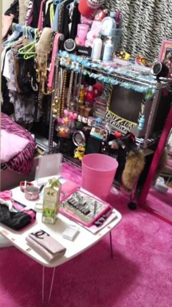 Gyaru bedroom @UP2MARZ Trashy Bedroom, Gyaru Bedroom, 00s Room, Trashy Y2k Room, Gyaru Room, Trashy Y2k Bedroom, 2000s Bedroom, Mcbling Trashy Y2k, 2000s Room