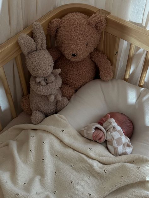 Newborn Aesthetic Photos, Newborn Life Aesthetic, Baby Sitting Aesthetic, Manifest Family, Newborn Baby Aesthetic, Baby Fever Aesthetic, Nhl Wag, Newborn Aesthetic, Aesthetic Newborn