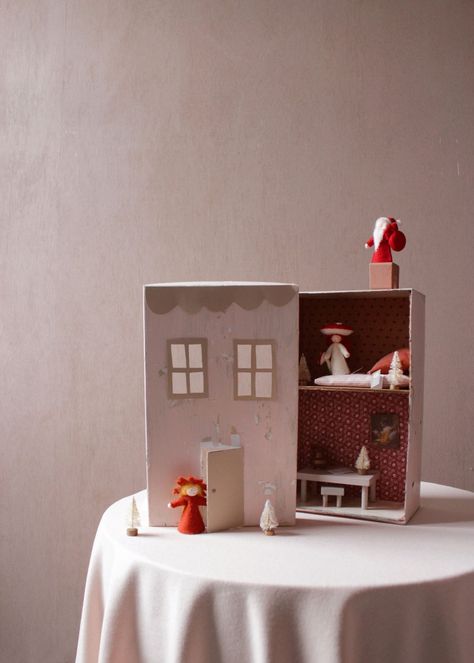 Shoe Box Doll House, Shoebox House, Lori Dolls, Box Doll House, Shoe Box Diy, Shoe Box Crafts, Cardboard Houses, Cardboard Dollhouse, Cardboard Christmas