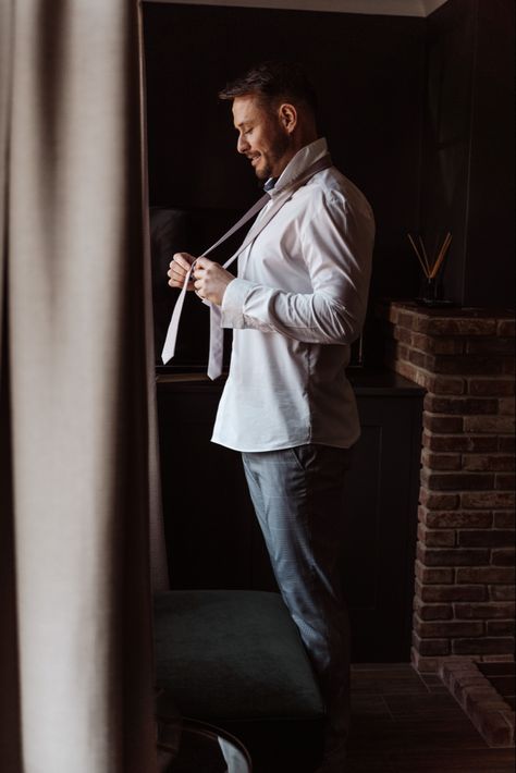 Groom Prep Photography, Groom Prep Photos, Groom Preparation Photos, Groom Portraits Poses, Grooms Poses, Wedding Preparation Photos, Morning Story, Groomsmen Wedding Photos, Groom Prep