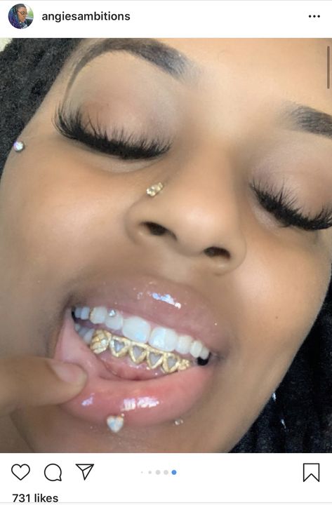 Gold Fronts For Women Teeth, Bottom Gold Grill Women, Bottom Grills For Women Silver, Golds On Women Teeth, Female Bottom Grill, Bottom Teeth Grills Girl, Gold Grill Black Woman, Woman With Grills, Grills On Girls