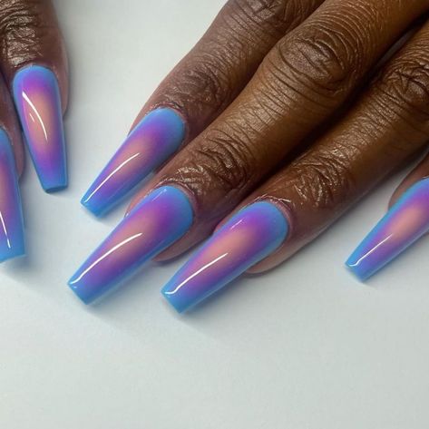 For the girlies who LOVE 😍 aura nails 💅🏽 | Instagram Ombre Ballerina Nails, Texas Nails Designs, Purple Holiday Nails, Irridecent Design Nails, Color Combo Nails, Hump Nails, Fun Blue Nails, Colorful Acrylic Nails, Aesthetic Nail Design