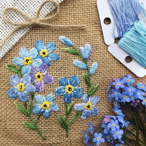 Embroider Forget Me Not, Forget Me Nots Embroidery, How To Embroider Forget Me Nots, Embroidered Forget Me Nots, Forget Me Not Embroidery Pattern, Vysivani Flowers, Forget Me Not Embroidery, Hand Embroidered Flowers, Hand Embroidery Flowers