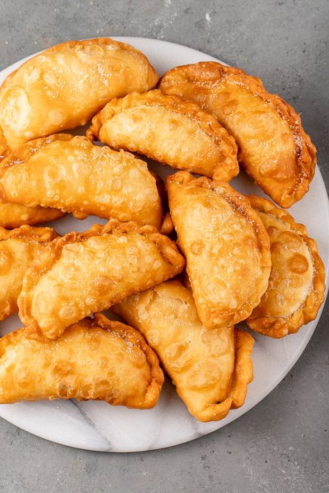 Cheese Empanadas Recipe, Cheese Empanadas, Ecuadorian Food, Empanadas Dough, Fried Cheese, Mexican Snacks, Mexico Food, Healthier Options, Empanadas Recipe