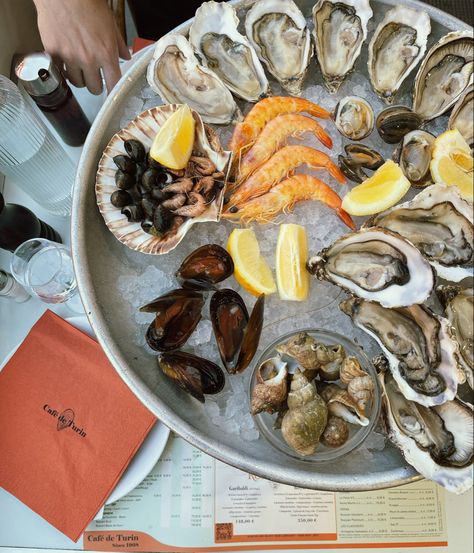 Seafood platter in Nice, France Cannes Restaurant French Riviera, French Riviera Vacation, French Riviera Food, French Riviera Beach Club, French Dinner Aesthetic, French Riviera Party, French Summer Aesthetic, French Riviera Vintage, Luxury Travel Aesthetic