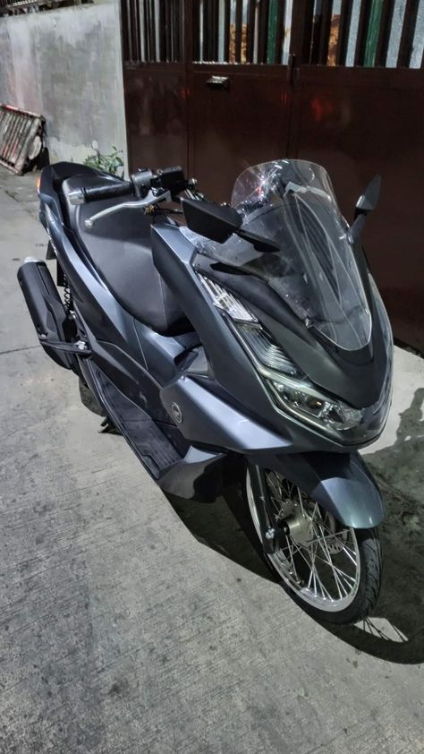 Moto Pcx, Paraguay Aesthetic, Motor Pcx, Pcx 160, Motos Vintage, Pcx 150, Honda Pcx, Bike Aesthetic, Back Tattoos For Guys