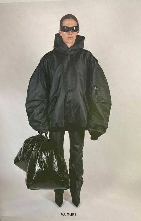 Balenciaga Runway, Balenciaga Outfit, Jacket Baseball, Man Jacket, Dark Style, Archive Fashion, Main Page, Fall 2022, Mode Inspo