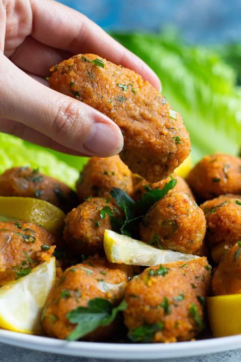 Vegan Lentil Meatballs, Lentil Balls, Lentil Recipes Healthy, Red Lentil Recipes, Lentil Recipe, Lentil Meatballs, Lentils Vegan, Harissa Recipes, Vegan Lentil