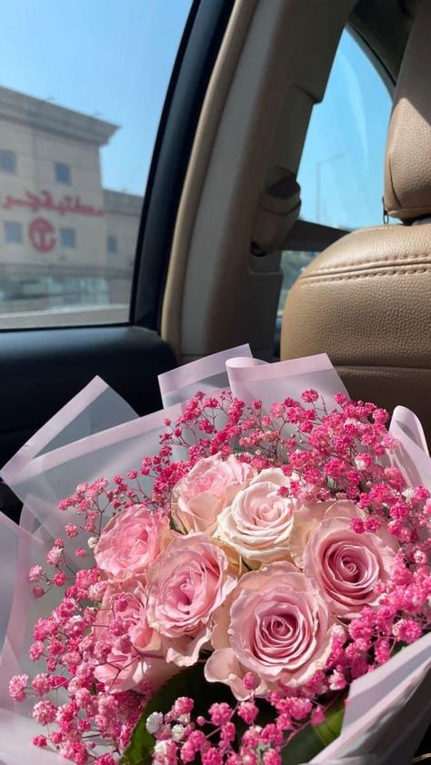 Prettiest Flower Bouquet, Pretty Flower Bouquet Aesthetic, Assorted Flower Bouquet, Small Pink Flower Bouquet, Huge Bouquet Of Roses, Flower Lover Aesthetic, Flor Rosa Aesthetic, Flower Bouquet In Car, Flowers Asethics