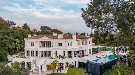 It is 33,000 square feet and features amenities such as a hammam and an indoor pool Bel Air Mansion, Big Mansions, Weekend House, Beautiful House Plans, Celebrity Houses, House Interior Decor, The Weeknd, Architectural Digest, Indoor Pool