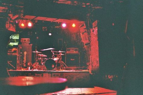 Where Punk Rock Lived - How the Notorious Club CBGB's Changed Music History 70s Punk, Building Aesthetic, Rock Aesthetic, Billy The Kids, Old Rock, Clubbing Aesthetic, Punk Vintage, Time Kids, Punk Music