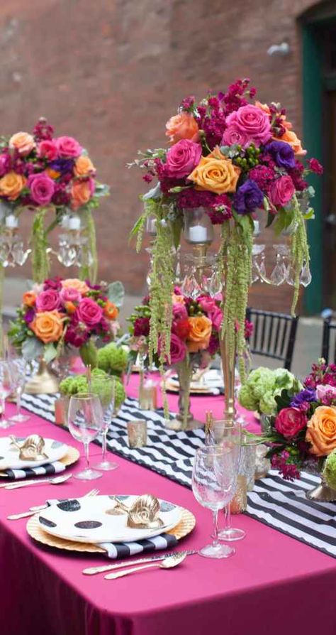 Love in Spades: A Kate Spade-Inspired Urban Alley Style Shoot | WeddingDay Magazine Kate Spade Wedding Decor, Spring Wedding Tablescapes, Kate Spade Inspired Wedding, Kate Spade Wedding, Kate Spade Bridal Shower, Kate Spade Bridal, Tafel Decor, Tablescape Inspiration, Boda Mexicana