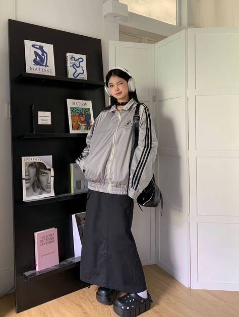 Y2k Outfits With Long Skirts, Long Skirt Fits Winter, Japanese Feminine Style, How To Style Cargo Skirt Long, Y2k Adidas Outfit, Japanese Skirt Outfits Long, Korean Long Skirt Outfits For Winter, Trendy Japanese Outfits, Acubi Long Skirt Outfit