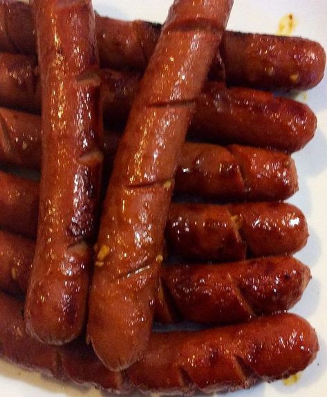 Hot Dog Seasoning Recipe, Marinated Grilled Hot Dogs, Beer Hot Dogs Recipe, Hotdogs On Blackstone, Marinate Hot Dogs, Hot Dog Marinade Recipes, Dog Haus Hot Dogs, Best Grilled Hot Dogs, Barbecue Hot Dogs