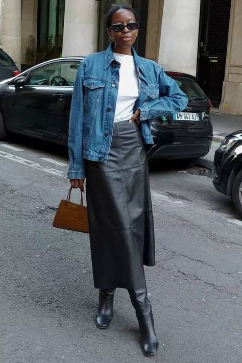 Tall Boots Outfit, Long Leather Skirt, Rok Outfit, Winter Styling, Leather Skirt Outfit, High Boots Outfit, Black Leather Skirt, Fall 23, Midi Skirt Outfit