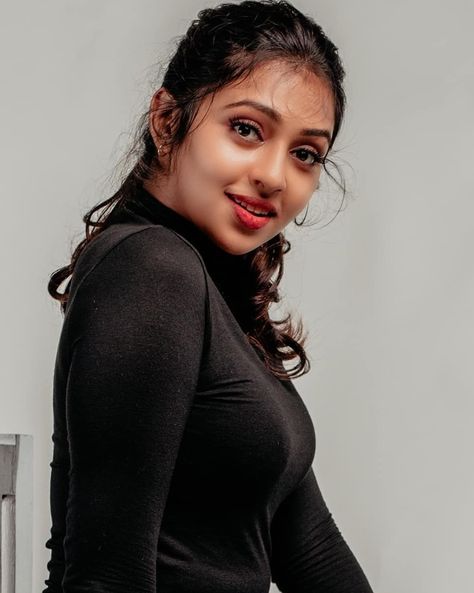 Lakshmi Menon, Beauty Queens, India Beauty, Hd Images, Hd Photos, High Neck Dress, Actresses, Beauty, Quick Saves