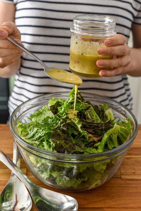 French Vinaigrette, Vinaigrette Dressing Recipe, Vinaigrette Salad, Salad Dressing Recipes Homemade, Vinaigrette Recipes, Homemade Salads, Homemade Salad Dressing, Raw Vegetables, French Cooking