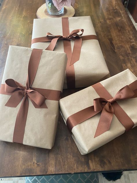 Spending less.. yse kraft paper and ribbon to wrap. Ideas Regalos, Adventure Book, Christmas Gift Ideas, Laughing So Hard, Kraft Paper, Gift Giving, Holiday Ideas, Gift Wrap, Birthday Ideas