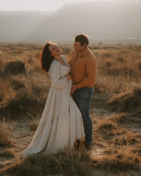 field maternity shoot bump golden hour boho pregnancy photoshoot Welcome home, little earth-angel 👼🏻 Perhaps God made sunsets so breathtaking to remind us that there’s beauty in things coming to an end - Congratulations, Mom & Dad, on this new chapter of your story 🤍🙏🏼🥹 #ignitedmotherhood #earthangel #littlebump #motherhoodportraits #mamainbloom #maternitysession Boho Pregnancy Photoshoot, Field Maternity Shoot, Golden Hour Maternity Shoot, Golden Hour Maternity, Boho Maternity, Earth Angel, Maternity Shoot, Maternity Photos, Pregnancy Shoot