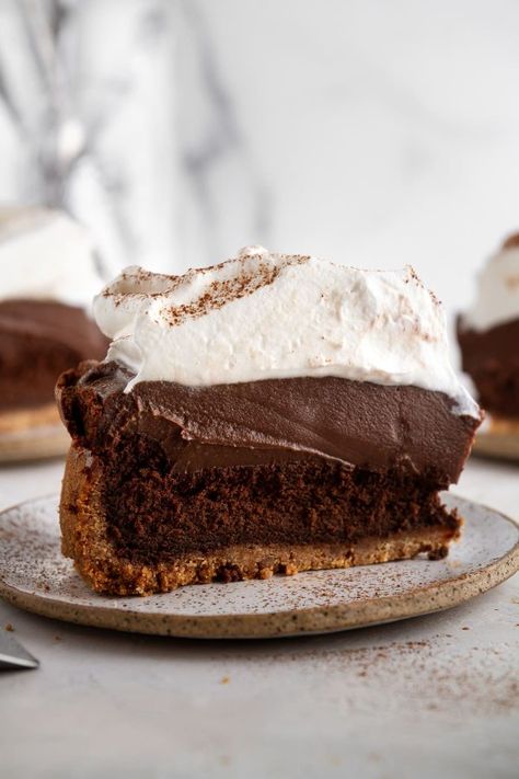 Mississippi Mud Pie Recipe, Mud Pie Recipe, Graham Cracker Butter, Southern Buttermilk Biscuits, Mississippi Mud Pie, Homemade Chocolate Pudding, Flourless Cake, Mississippi Mud, Pudding Pies