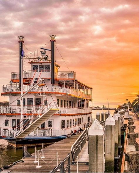 The Georgia Queen Steamboat as seen docked along River Street in Savannah, GA | #savannah #riverstreet #georgiaqueen Savannah Georgia River Street, Postcard Journal, River Street Savannah Ga, Visit Savannah, Travel Jobs, Georgia Travel, Georgia Usa, Tybee Island, River Boat