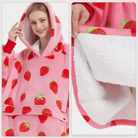 Hachi would love this strawberry blanket !!! Cute Birthday Gifts For Sister, Cute Birthday Gifts, Sweatshirt Blanket, Cute Blankets, Cute Birthday Gift, Blanket Hoodie, Cute Birthday, Cute Strawberry, Hoodie Blanket