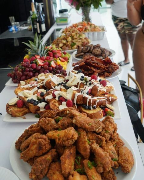 Breakfast Brunch Party, Brunch Catering, Brunch Decor, Brunch Spread, Food Addict, Party Food Buffet, Catering Ideas Food, Chefs Kiss, Brunch Buffet