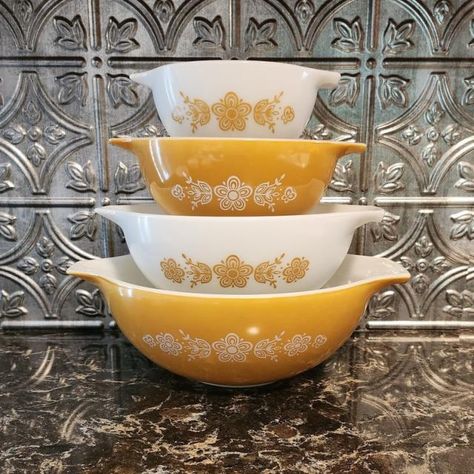 Your Grandma's Old Pyrex Could Be Worth Thousands Pyrex Containers, Pyrex Dishes, Vintage Pyrex, Kitchen In, Pyrex, In Style, Most Beautiful