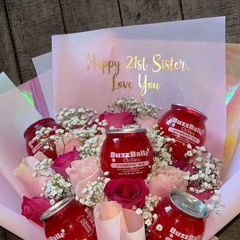 Jenny’s Flowers on Instagram: "buzzball bouquet 🫣" 21 Birthday Bouquet, Alcohol Bottle Bouquet, 21 Flower Bouquet, Flower Bouquet With Alcohol, Buzz Ball Bouquet, Bottle Decoration Ideas Birthday, Drink Bouquet, Bottle Flower Arrangements, Shot Bouquet