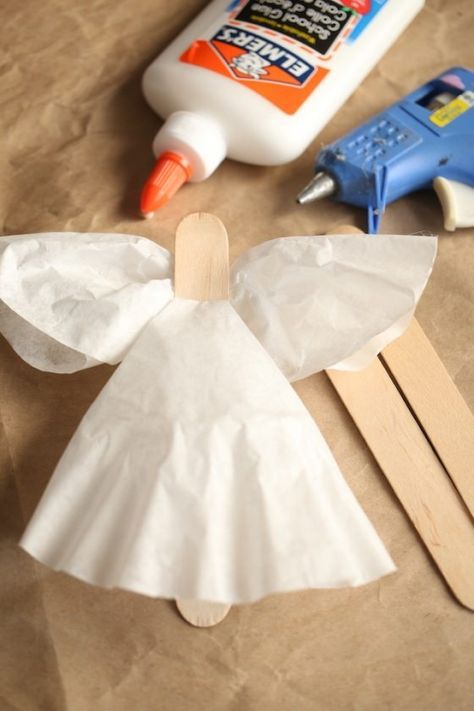 Easy Coffee Filter Angel Craft and Ornament For Kids: Hey Lovely! The countdown is on! If you have time left or some Christmas crafting, this angel ornament is super-quick and easy to make, and super-cute too. It's virtually no-mess, so if you're looking for a last minute Christmas ornament to make with the kids this week, this one is winner!Click the link below to check it out. Christmas Sunday School, Kids Ornament, Christmas Angel Crafts, Easy Ornaments, Preschool Christmas Crafts, Sunday School Crafts For Kids, Christmas Crafts For Kids To Make, Craft Easy, Kids Christmas Ornaments