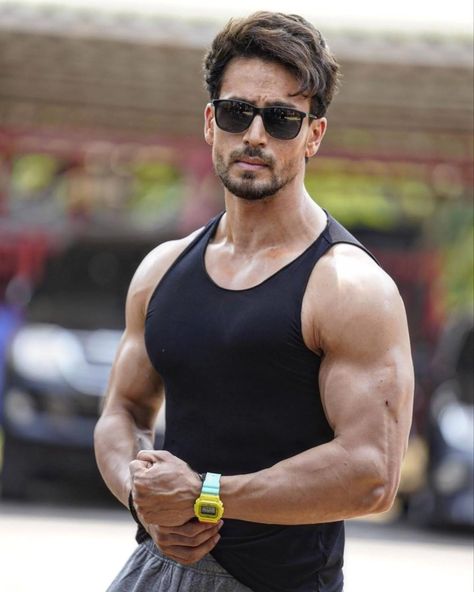 Heropanti 2, Tiger Shroff Body, Fit Actors, Black Blazer Men, Bollywood Images, Tiger Love, Tiger Shroff, Bollywood Actors, Bollywood Movies