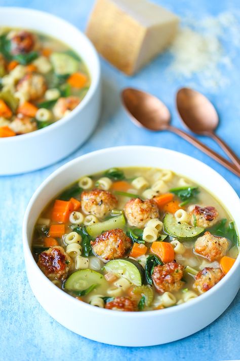 Light Soups For Summer, Summer Stew Recipes, Veggie And Meat Meals, Summer Recipes Videos, Jessie Inchauspe Recipes, Summertime Soups, Easy Birthday Dinner, Light Meal Ideas, Late Summer Dinner