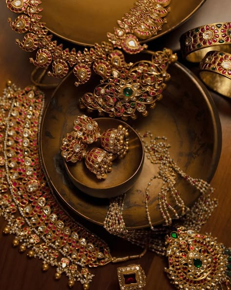 Kishandas & Co. | These moments are what give our journey meaning and depth! In her Reception ensemble, Aishwarya (@aishwaryaarjun) shines with grace in… | Instagram Aesthetic Indian Jewellery, Gold Jewelry Aesthetic Indian, Indian Jewellery Aesthetic Photography, Gold Jewelry Aesthetic Outfit, Indian Jewellery Photography, Gold Jewelry Indian Wedding, Indian Jewelry Aesthetic, Jewelry Photography Ideas Styling, Jewellery Gold Indian