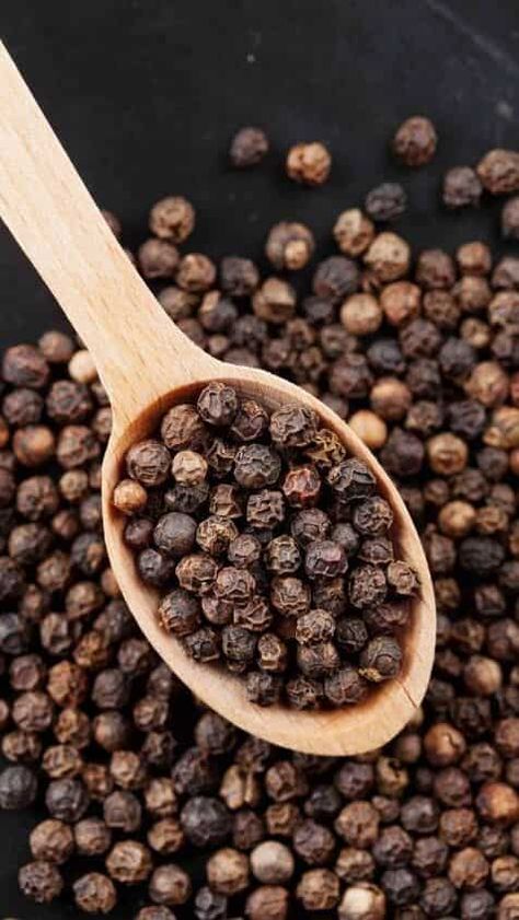 Spices Photography, Increase Appetite, Bean Seeds, Food Backgrounds, Pepper Powder, Pepper Seeds, Black Peppercorn, Garam Masala, Raw Food Recipes