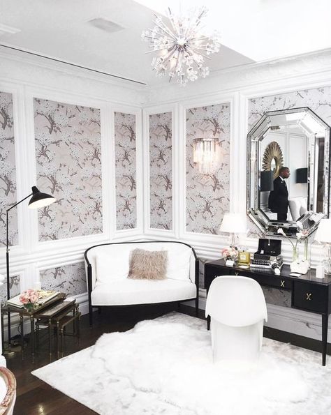 7 decorating rules inspired by Coco Chanel Chanel Room Decor, Coco Chanel Decor, Chanel Inspired Room, Creative Office Furniture, Chanel Room, Parisian Bedroom, Decorating Rules, Chanel Decor, Creative Closets