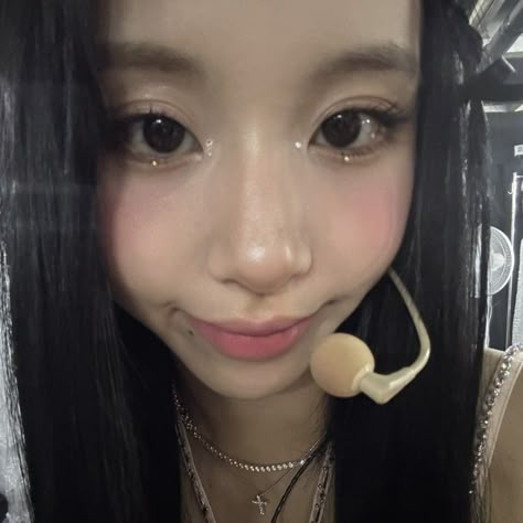 #chaeyoung #icon #twice #makeup #y2k #lq #eyes #face #pfp Twice Chaeyoung, Kpop Gifs, Chaeyoung Twice, Set Me Free, I Love Girls, Looking For Love, Lalisa Manoban, Kpop Aesthetic, Girls In Love