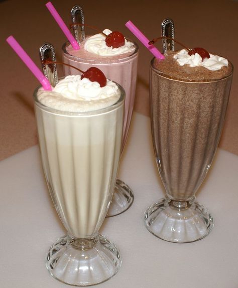 50s Milkshake, Drink Milkshake, Malt Milkshake, Dunkin Donut, Diner Aesthetic, Milkshake Recipe, Milkshake Recipes, Milk Shakes, Milk Shake