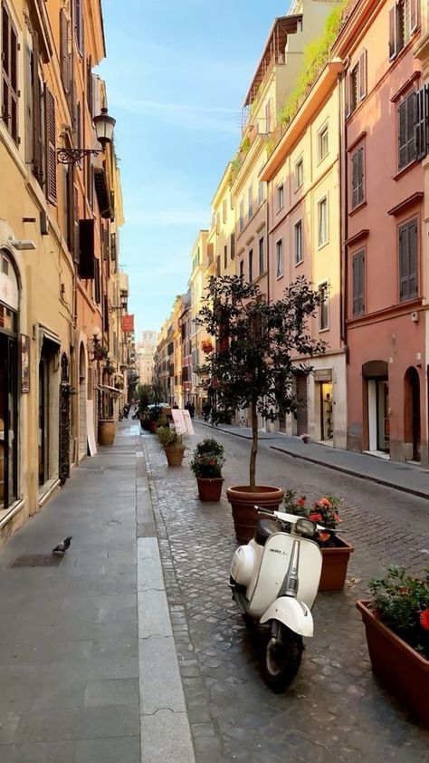 Italy Vibes, Most Paused Movie Scenes, Best Winter Outfits, Siena Italy, Living In Italy, Italy Summer, Italy Aesthetic, Voyage Europe, Europe Summer