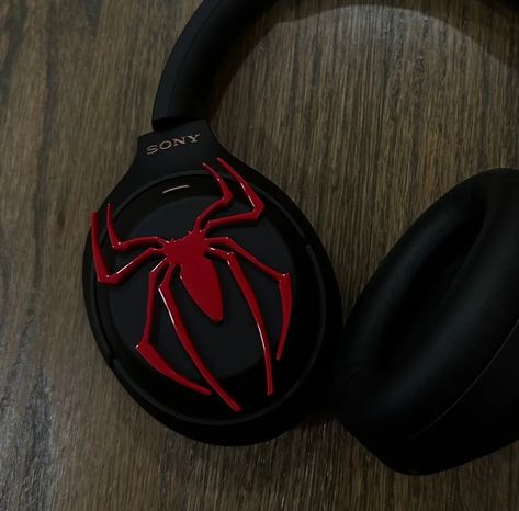 Headphone Decoration, Spiderman Gifts, Cute Headphones, Spiderman Theme, Wade Wilson, Headphone Accessories, Estilo Hip Hop, Sneakers For Men, Spiderman Art