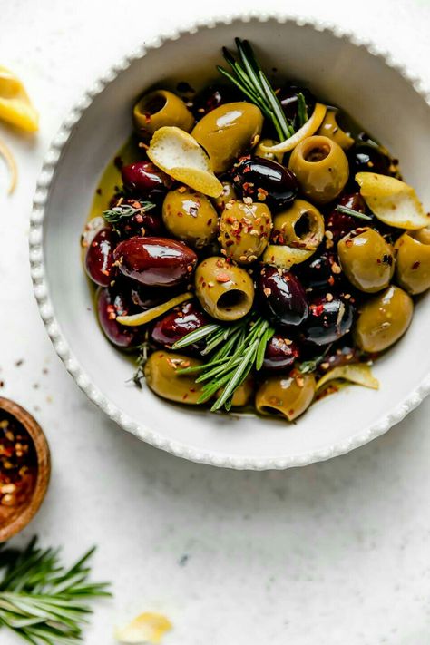 Greek Olive Recipes, Italian Canapes, Marinated Olives Recipe, Warm Olives, Italian Tapas, Olives Recipes, Easy Holiday Snacks, Italian Snacks, Marinated Olives