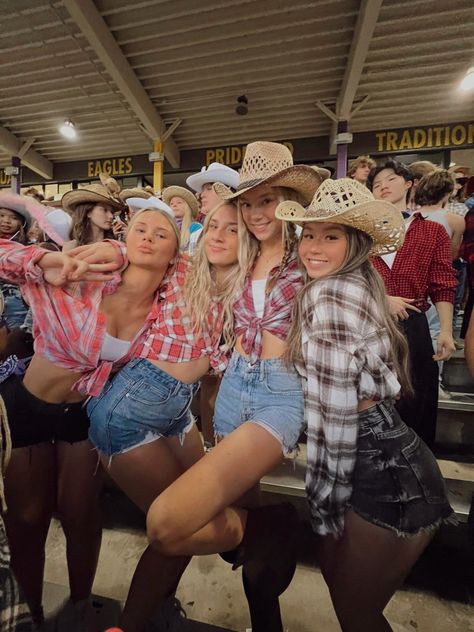 Rodeo Theme Football Game Outfit, Country Club Outfit Football Game, Western Fnl Theme Outfit, Rodeo Spirit Week Outfit, Cowboy Spirit Day Outfit, Country Themed Dance Outfit, Country Themed Outfits Women, Football Game Western Theme, Rodeo Theme Football Game