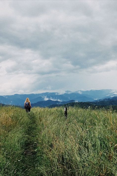 Carolina Aesthetic, Montana Country Aesthetic, Hiking North Carolina, North Carolina Aesthetic, Montana Mountains Aesthetic, North Carolina Hikes, Mountains In North Carolina, Max Patch Nc, North Carolina Mountains Aesthetic