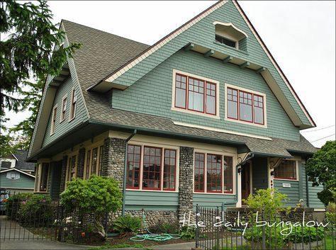 Red Trim House Exterior, Green House Red Trim, Home Exterior Colors Schemes, Craftsman House Exterior, Trim Windows, Craftsman Architecture, Craftsman Colors, Bungalow Cottage, Bungalow Renovation