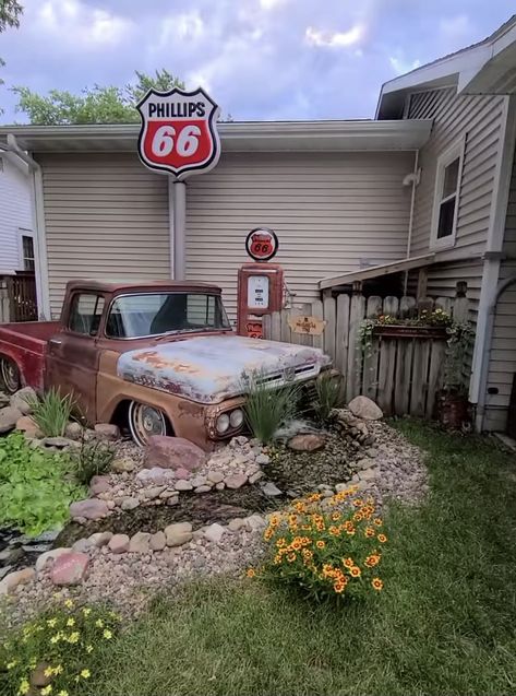 Car Yard Art, Old Truck Garden Ideas, Old Truck Landscape Ideas, Truck Waterfall, Western Landscaping Ideas, Old Truck Parts Repurposed, Old Truck Flower Bed Waterfall, Old Pickup Truck Flower Bed, Car Yard