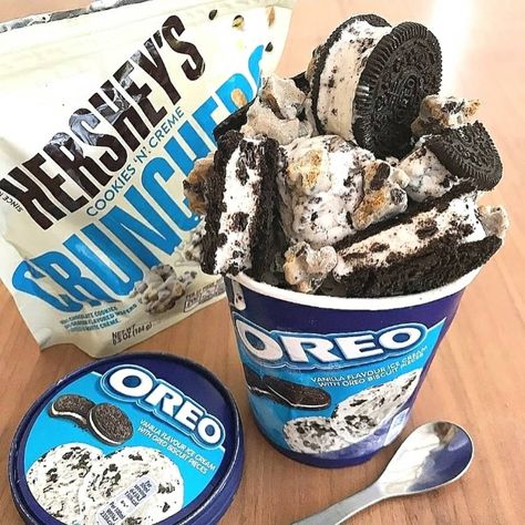 WORLDFOODPOORN on Instagram: “🇮🇹 Ice creams 🍦 Which one is you favourite?!😛🇮🇹” Oreo Flavors, Oreo Ice Cream, Food Chocolate, Junk Food Snacks, Food Goals, Oreo Cookies, Food Obsession, Cookies And Cream, Cafe Food