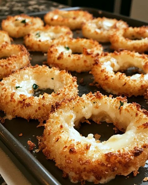 Baked Mozzarella Onion Rings, Appetizers With No Cheese, Mozzarella Onion Rings, Onion Side Dish Recipes, Apatizers Ideas, Appetizers Without Cheese, Onion Rings With Cheese, Tik Tok Food Videos, Veggie Appetizers Easy