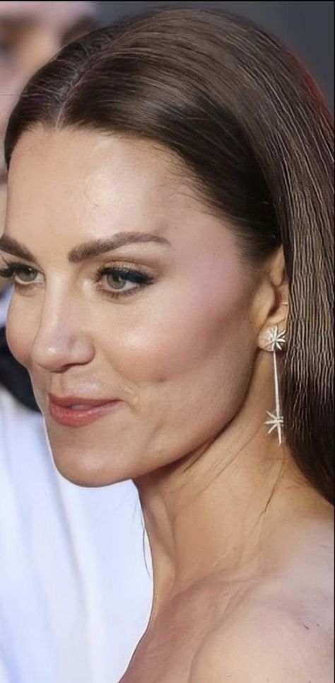 Kate Middleton Skin, Kate Middleton Earrings, Kate Middleton Makeup, Kate Makeup, Princess Kate Style, Düşes Kate, Princesse Kate Middleton, Prince Charles And Diana, Looks Kate Middleton